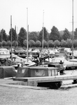 841709 Afbeelding van pleziervaartuigen in een jachthaven in de provincie Utrecht.